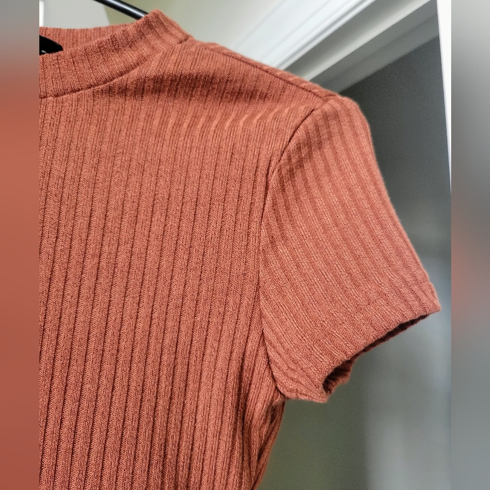 Solid Ribbed Knit tee brown - Picture 2 of 4